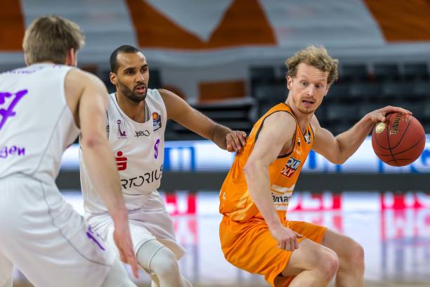 角逐欧洲足 角逐欧洲足