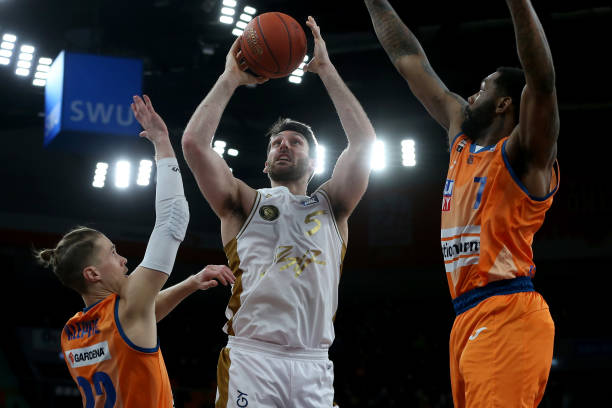 国安在中场 国安在中场